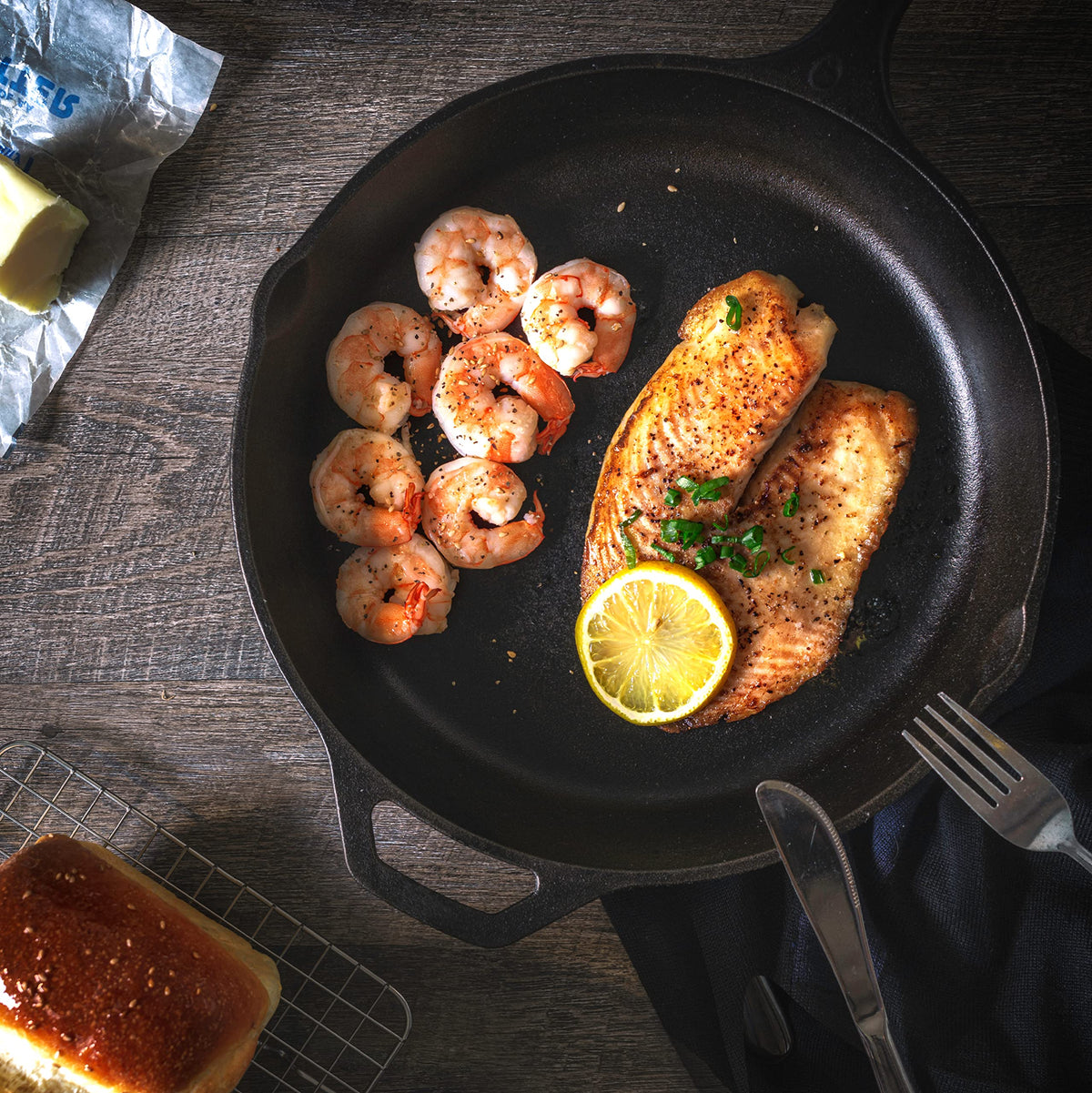 Pre-Seasoned Cast Iron Skillet with Lid